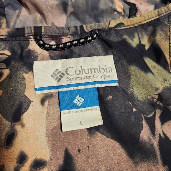 Columbia Women's Floral-Print Hooded Rain Jacket in Navy and Blush - Picture 5 of 8